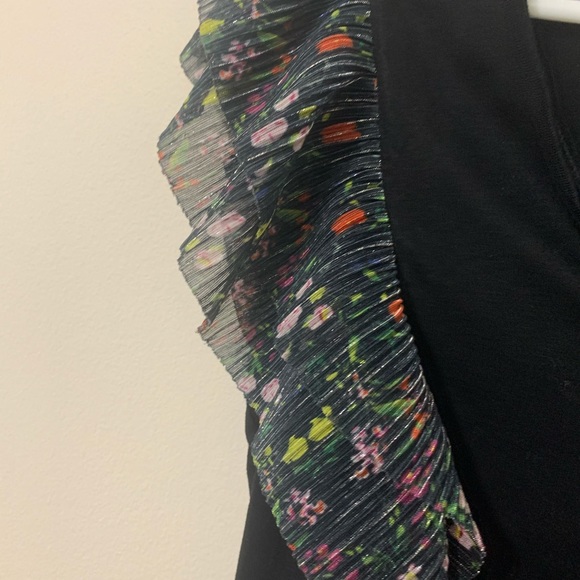 2/$25 Anthropologie top with ruffles EUC - Picture 2 of 5